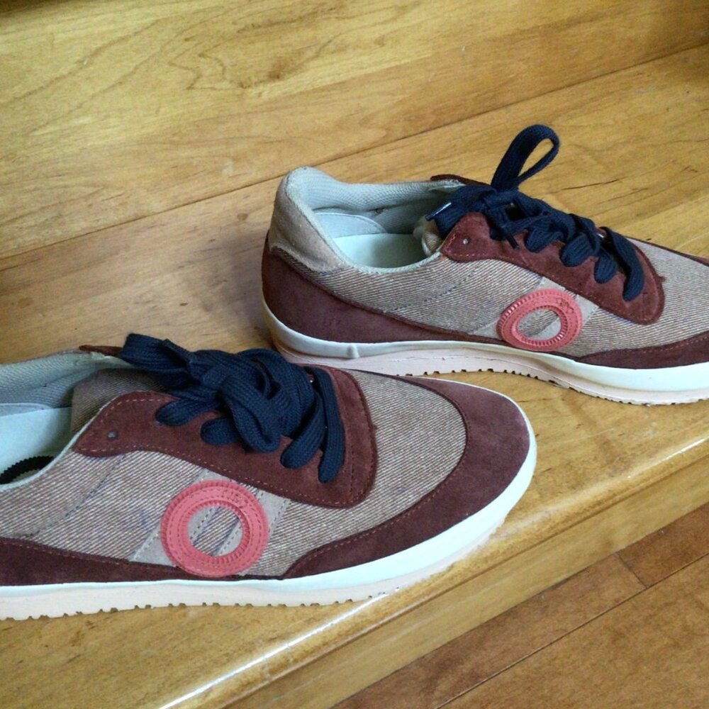 Aro Sneakers
